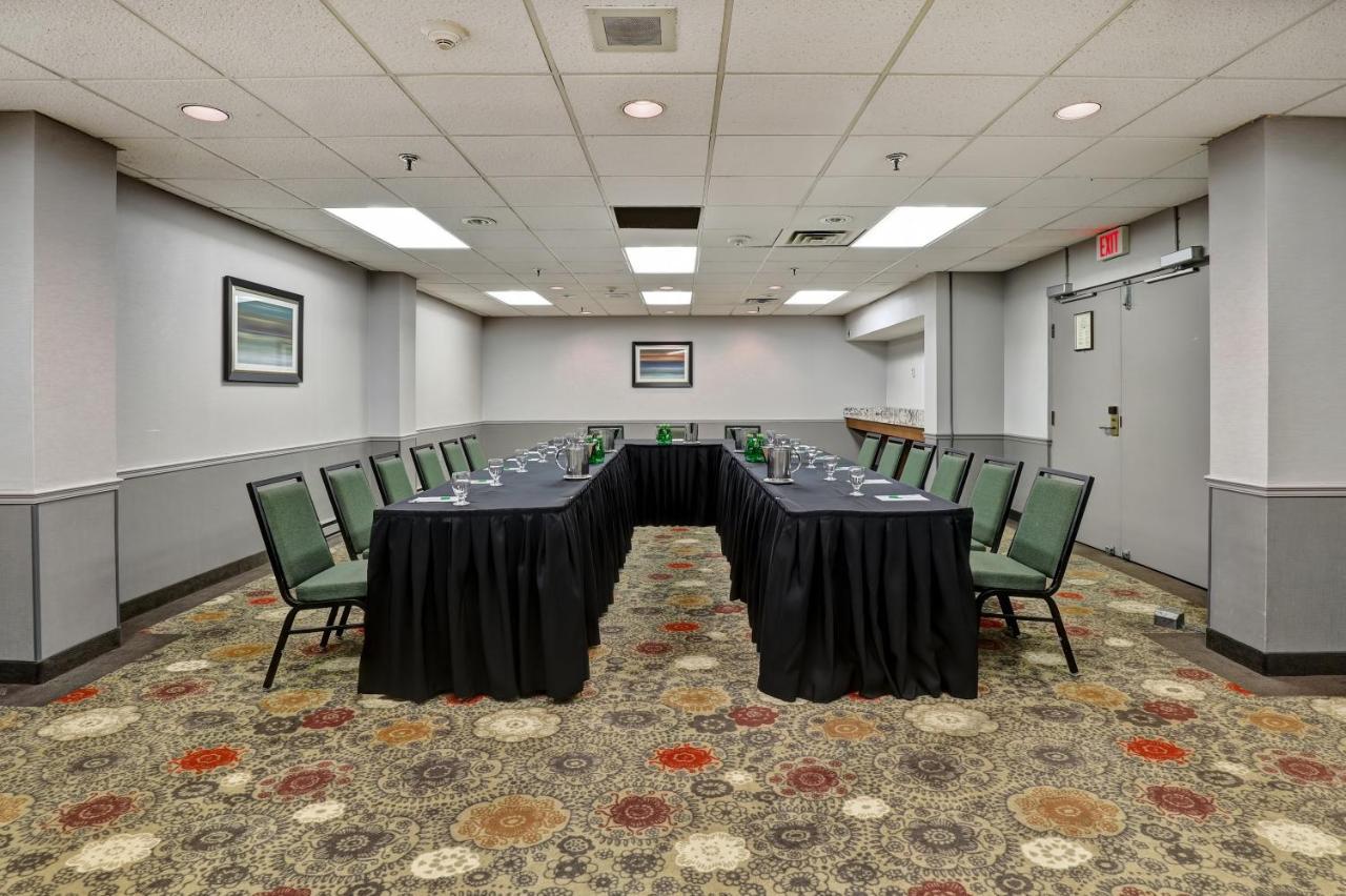 Holiday Inn Guelph Hotel & Conference Centre, An Ihg Hotel Экстерьер фото