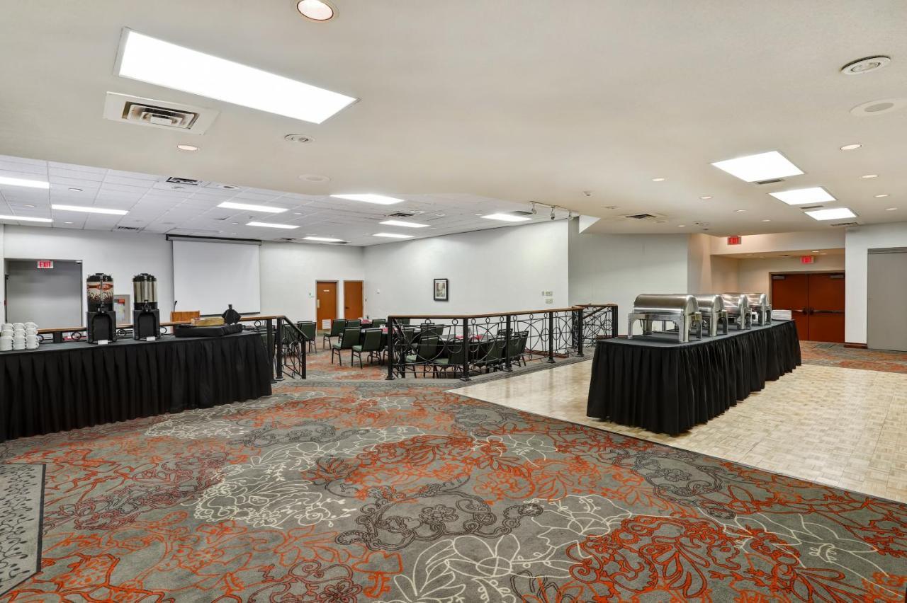 Holiday Inn Guelph Hotel & Conference Centre, An Ihg Hotel Экстерьер фото